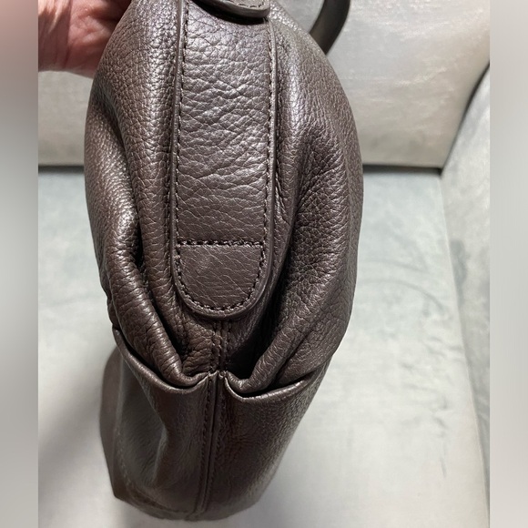 EUC Simply Vera brown pleated pebble leather shoulder hobo bag 14“ x 8.5“ x 2“ - Picture 12 of 17